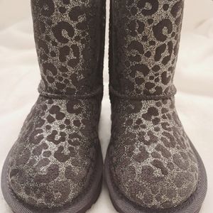 UGG®Toddlers Classic Glitter Leopard Boots Size 6 USA